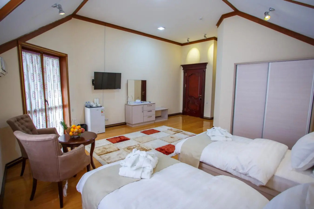 Izumrud Hotel