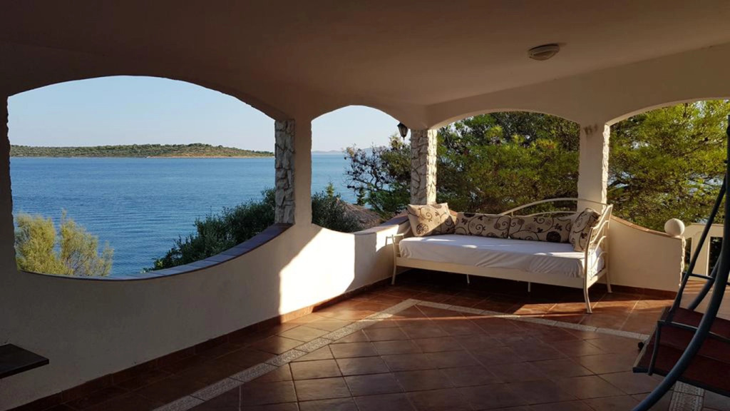 Pauk Villa