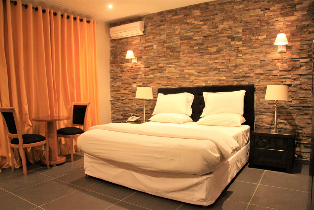 The Country Lodge Hotel