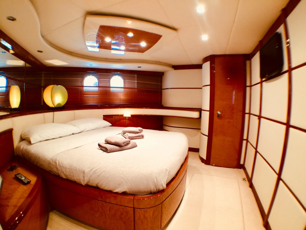 Sanremo Luxury Boat & Breakfast Mini-Hotel