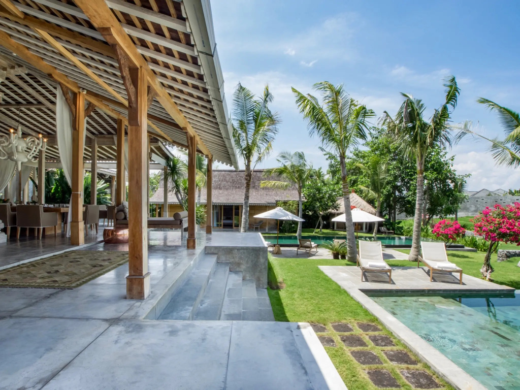 Villa Mannao by Villa Finder