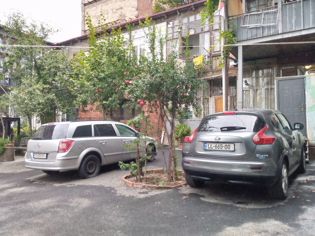 Квартира уютная квартира в центре города тбилиси.