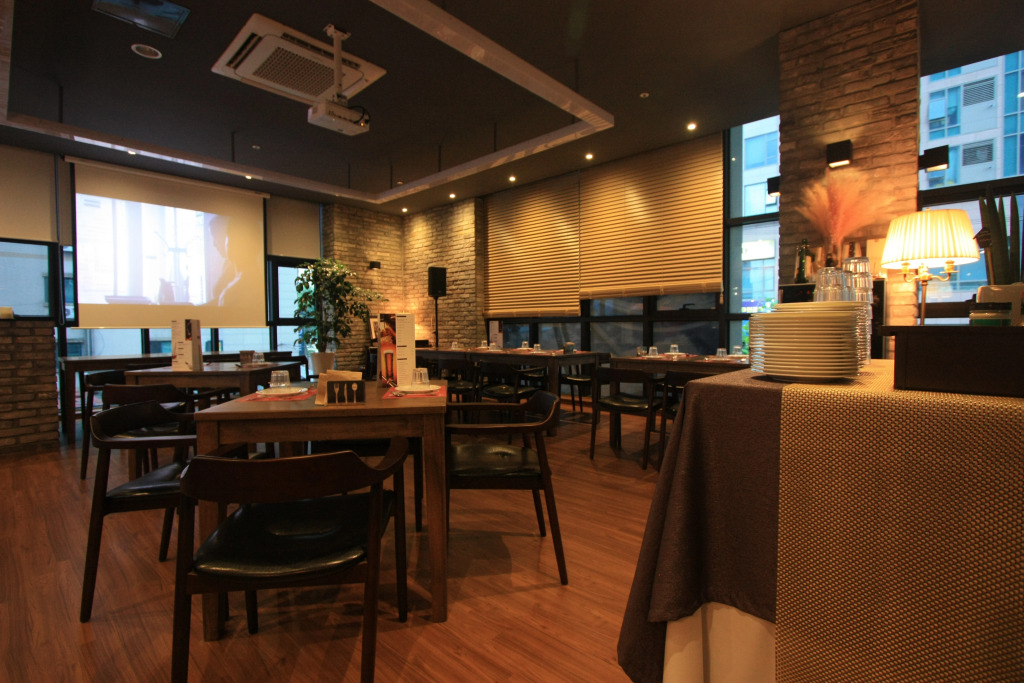 Отель Vella Suite Suwon