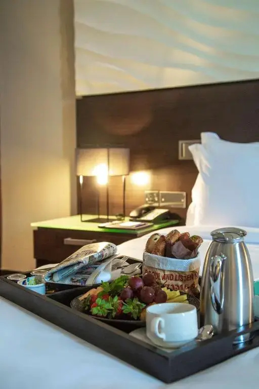 Отель Yas Plaza Mangroves by IHG