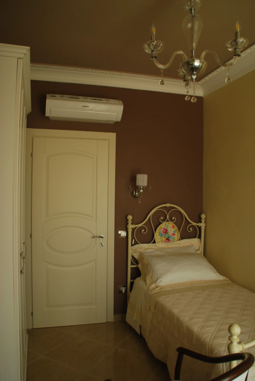 Daphnae House