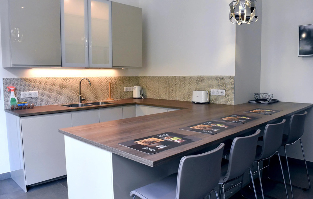 Апартаменты Spacious Flat Near Arc de Triomphe