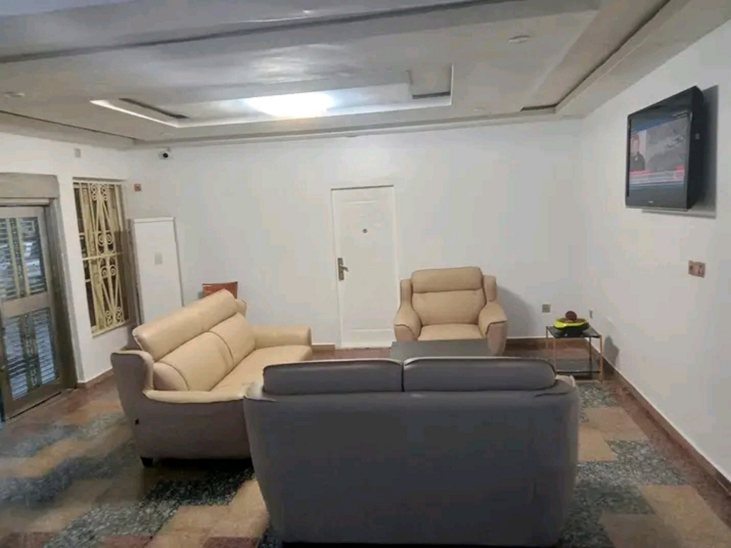 Отель Gold Rush Suites Uyo