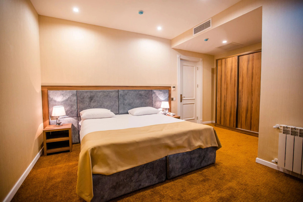 Grand Midway Hotel