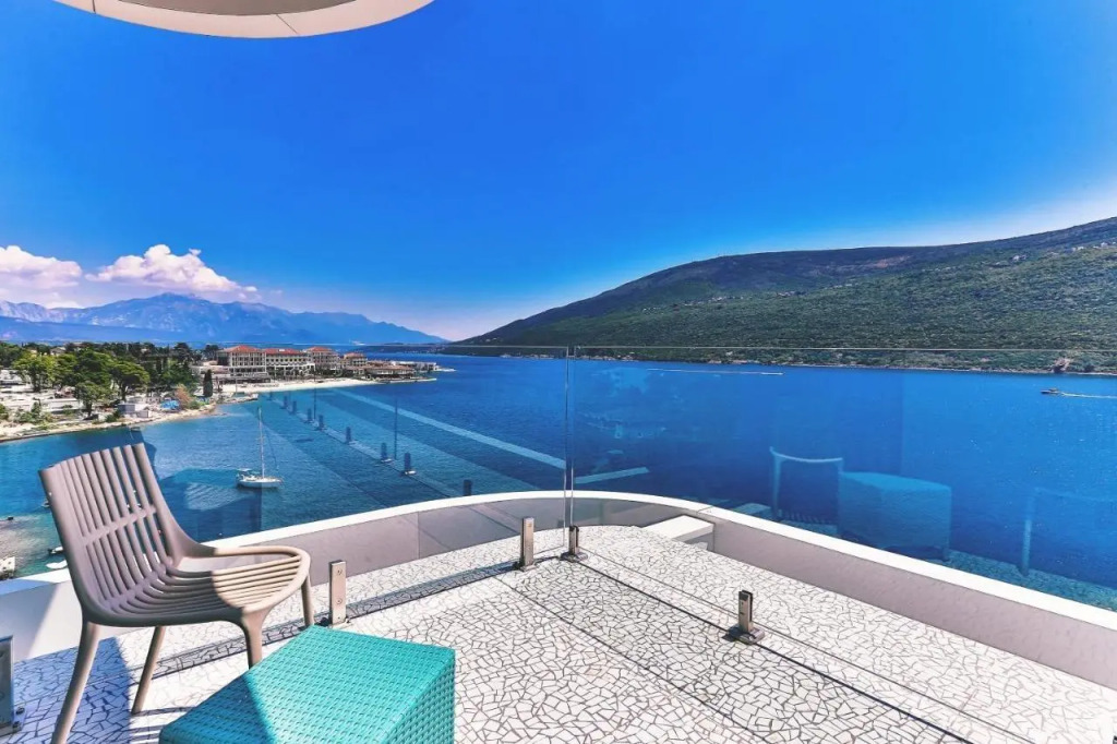Carine Hotel Kumbor Superior