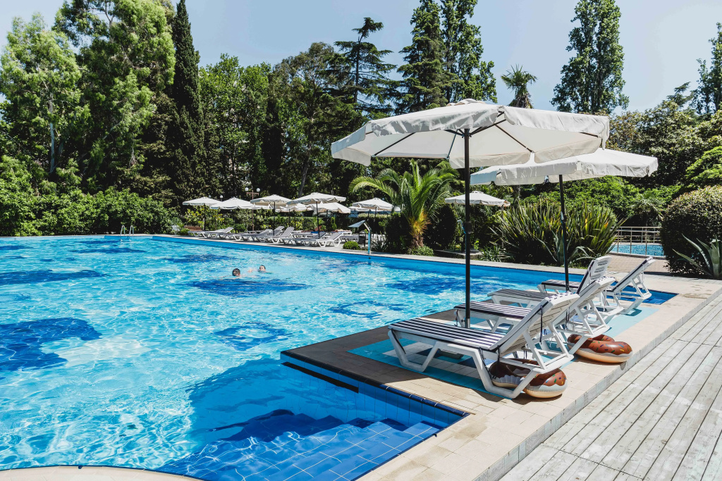 Amza Park Hotel