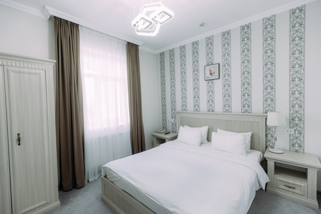 Alexander Hotel