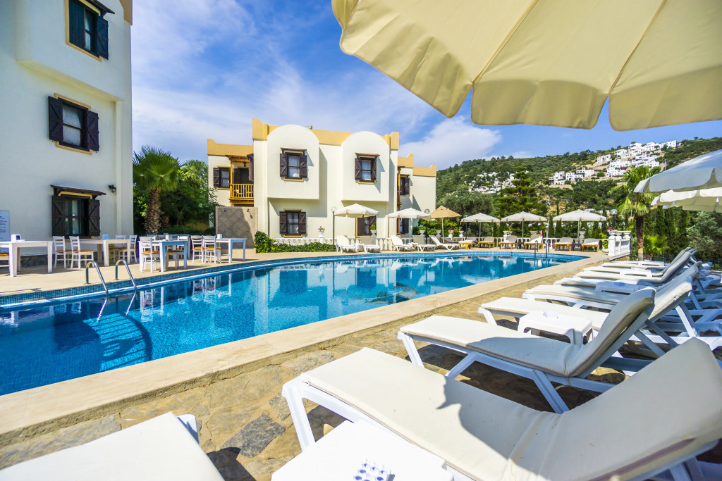 Mira Suites