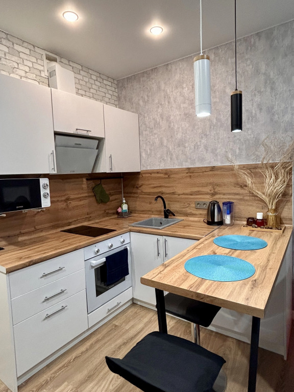 Квартира бирюзовая студия на Аблукова 12