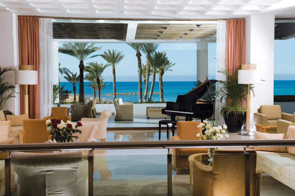 Отель Constantinou Bros Pioneer Beach