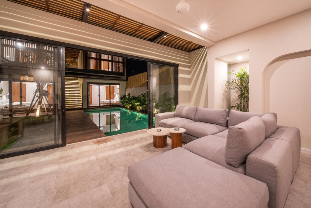 Вилла 4 BR Berawa 5 min walk beach enclosed living room