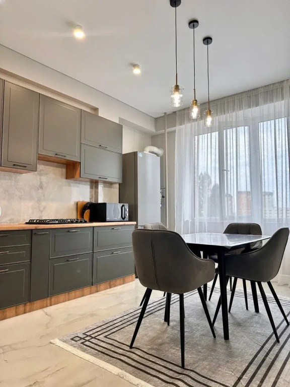 Dvukhkomnatnaya S Dizaynerskim Remontom Flat