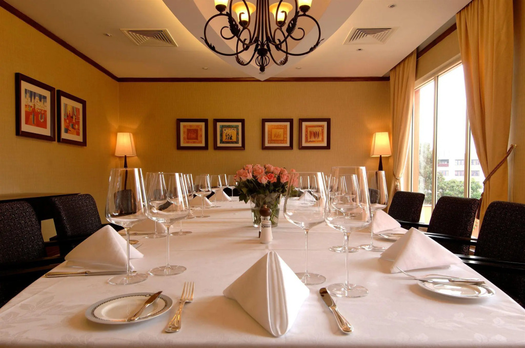 Отель Kampala Serena