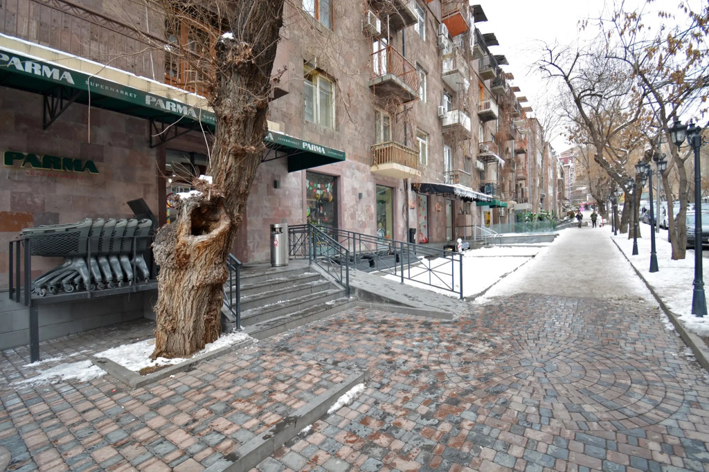 Квартира Трехкомнатная в Центре Города
