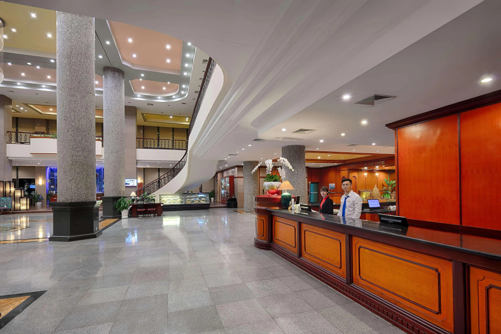 Отель Halong Plaza