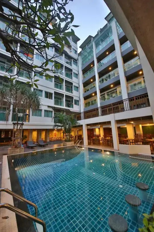 Отель Sunshine Hotel & Residences