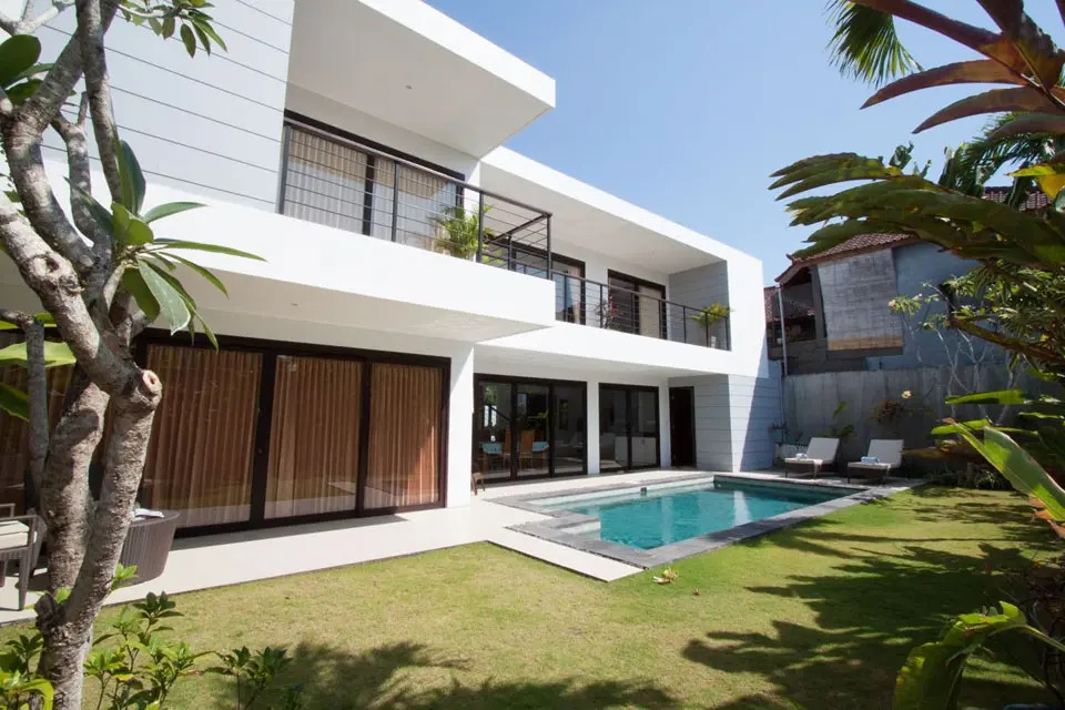 Skye Dee Villa