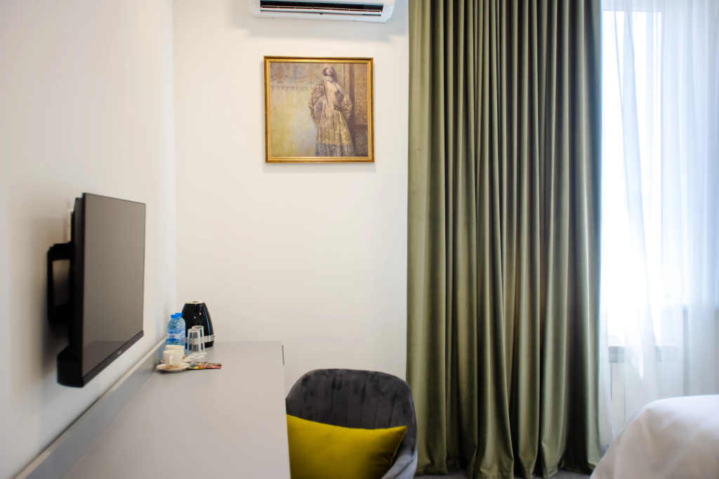 Benefice Hotel Yerevan-通緝