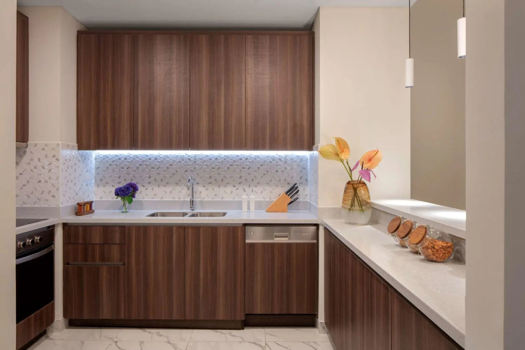 Avani Plus Palm View Dubai Hotel & Suites
