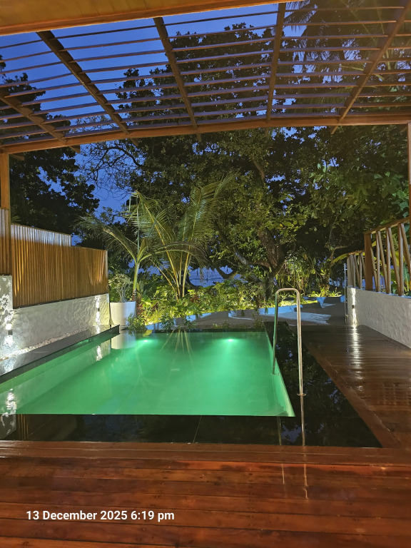 Отель Island Luxury Retreat Maalhos