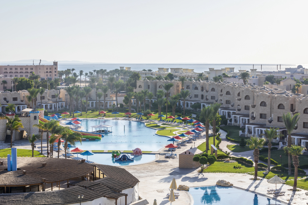 Royal Lagoons Resort & Aqua Park Families and Couples Only