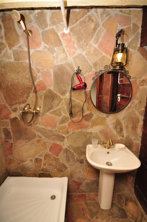 Alaku Hotel
