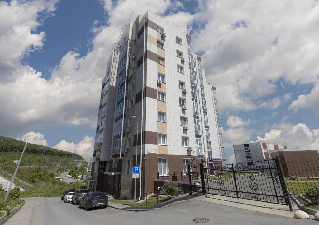 Квартира с видом на Русский остров и на Русский мост