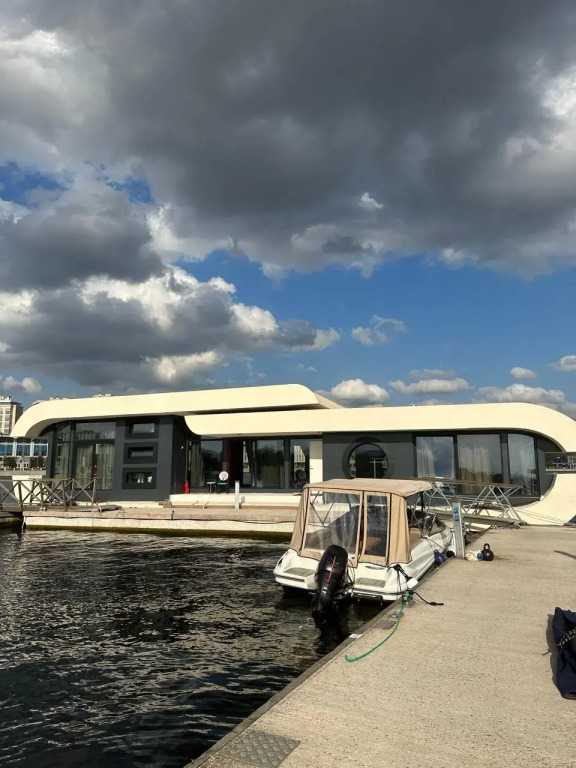 Частный дом Дом на воде Whitemare на Петроградской