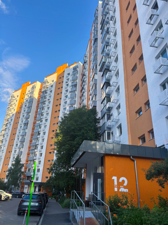 Квартира Винтажная 3-к у метро Озерная 72м2