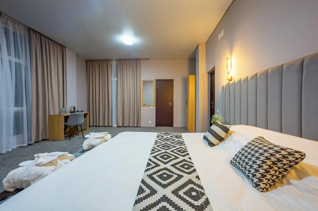 Green Land Hotel