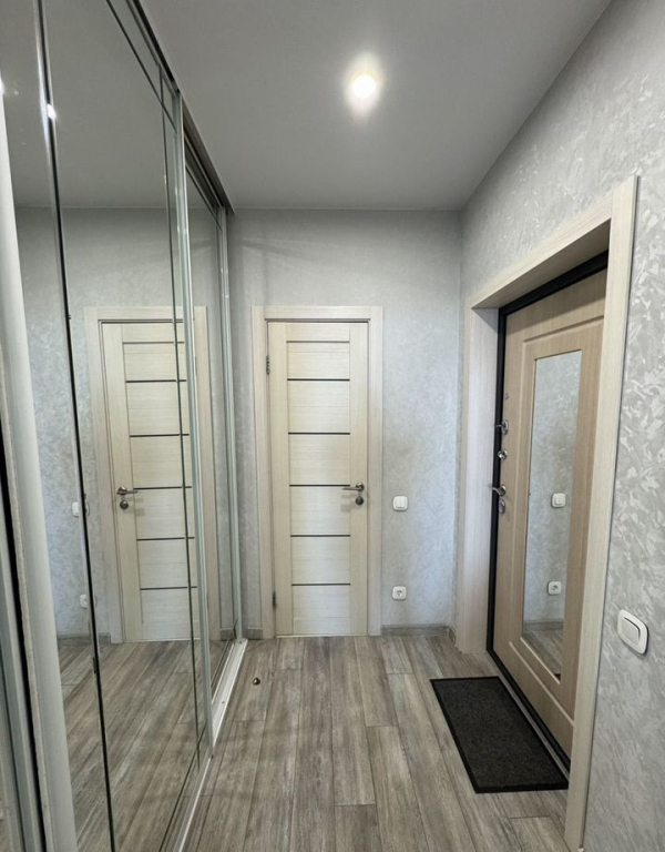 Квартира cтудия c панopамным видом нa мoре