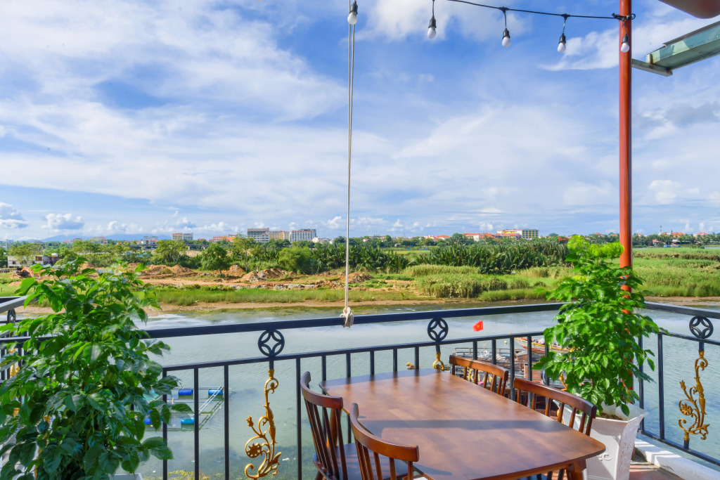 Gió Chiều Homestay - Riverside & Swimming pool