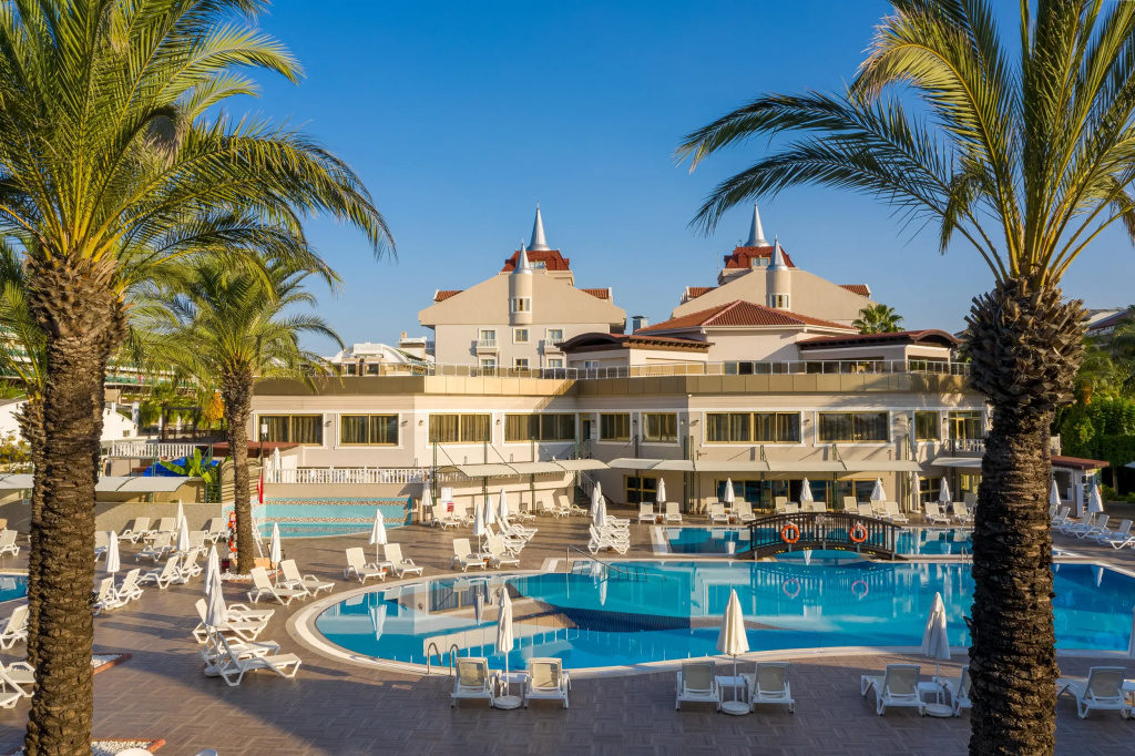 Aydinbey Famous Resort - Ultra All Inclusive