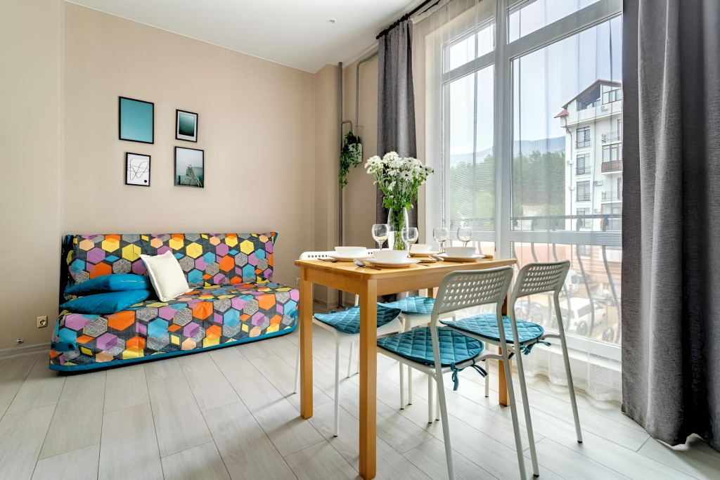 Квартира у Набережной возле Реликтовой Сосновой Рощи от Home Group
