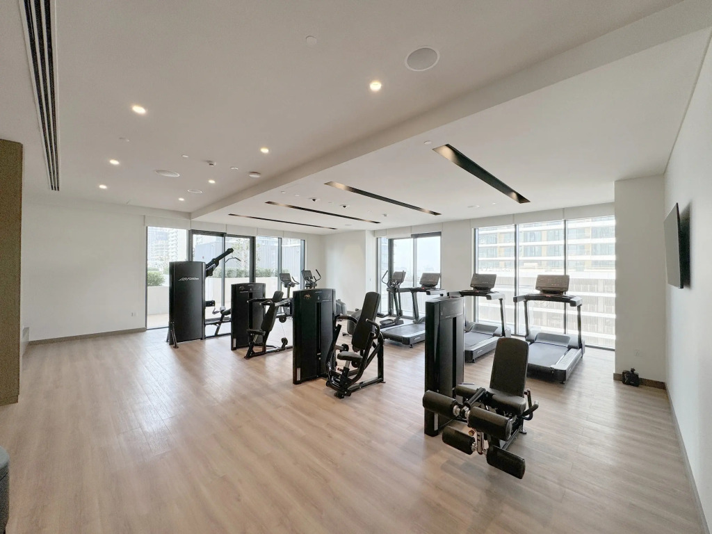 Апартаменты Modern 1BR in Beach Mansion with Pool and Gym