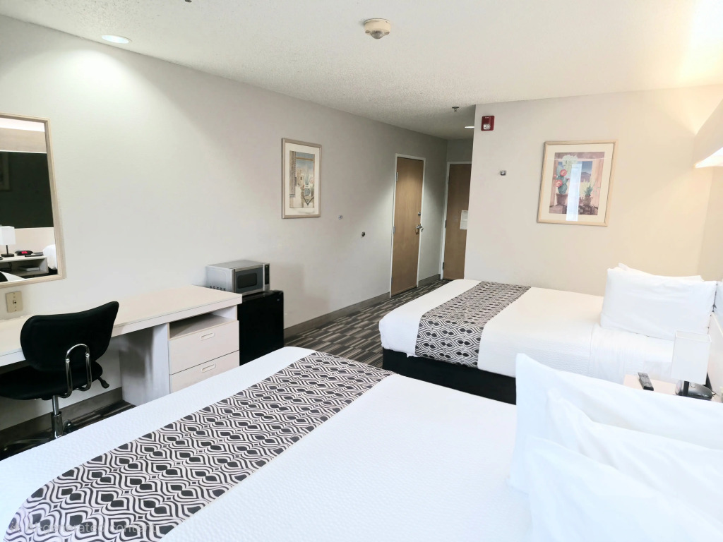 Отель Microtel Inn Suites by Wyndham Claremore