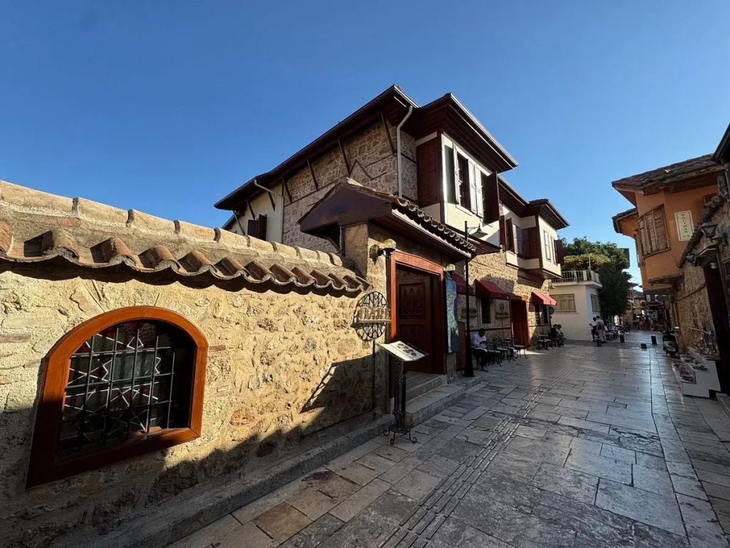 Отель Belmondo Suites