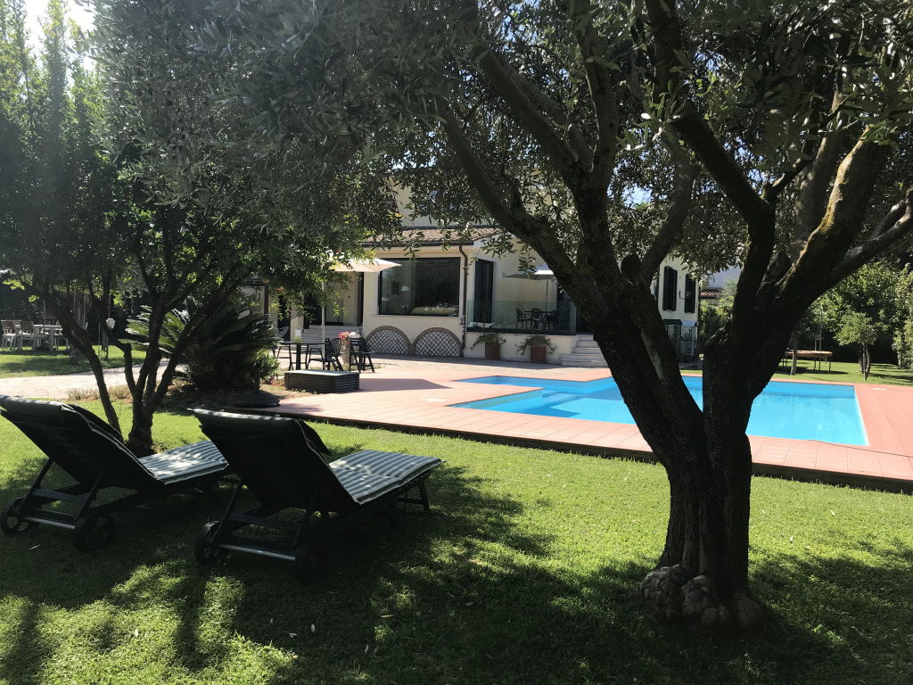 Exclusive Suite with Private Spa Jacuzzi J508L in Panoramic Garden - Roma vicino Ostia Mare