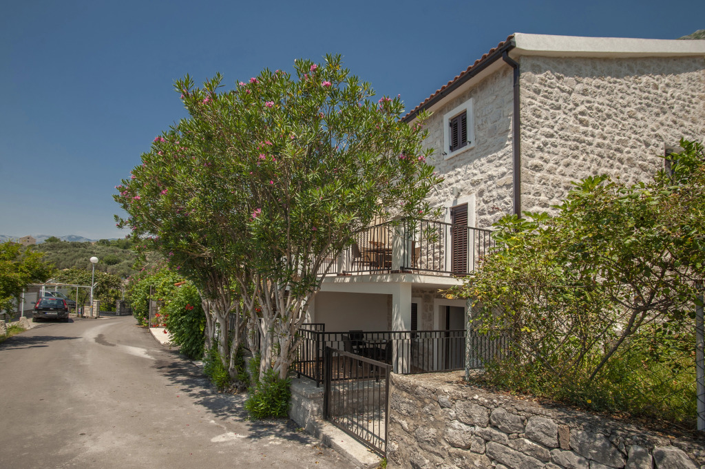 Reževići Apartments