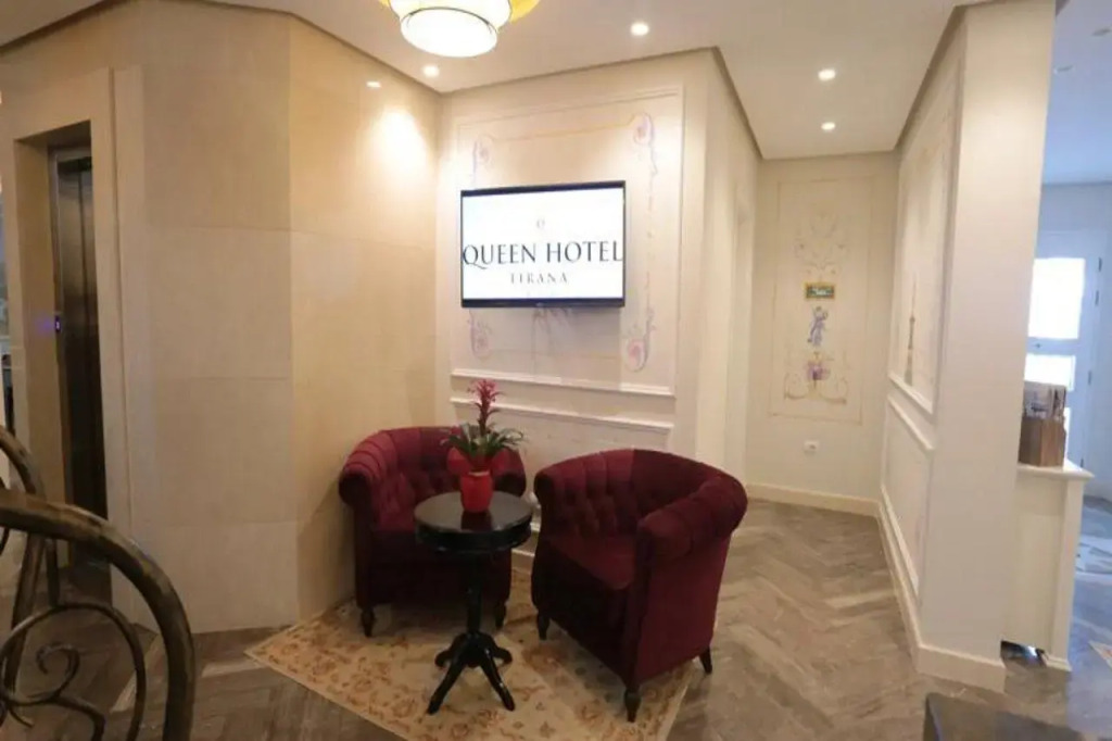 Hotel Queen