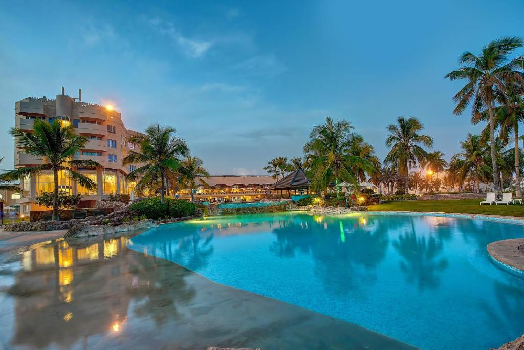 Курортный Отель Crowne Plaza  Salalah by IHG