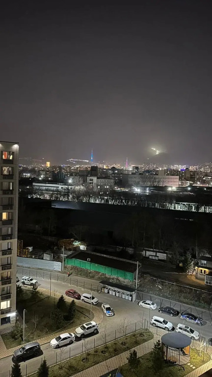 Квартира трехкомнатная просторная рядом с торговым центром