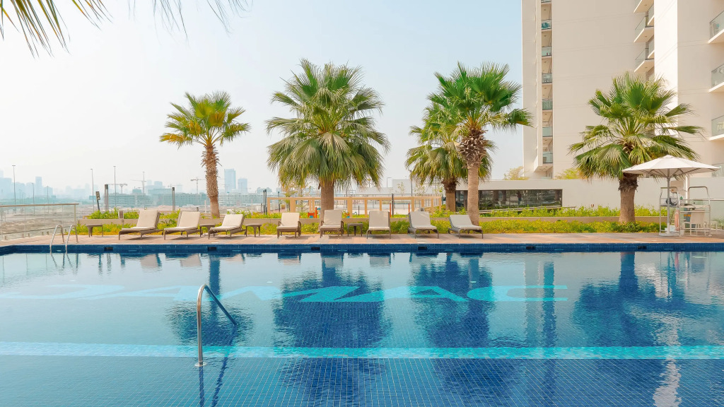 Апартаменты KeyRock Living | Golf Gate Apt with Pool Access