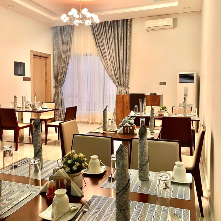 Отель Circusse Suites and Apartments