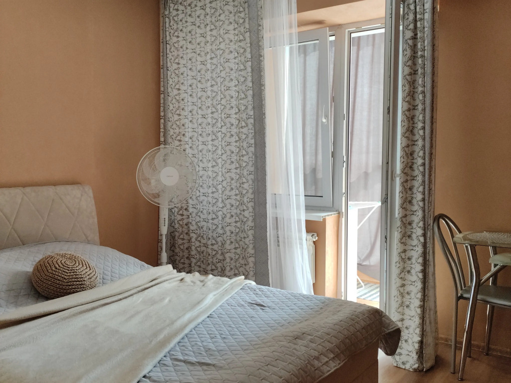 Квартира с Дизайнерским Ремонтом в 7 Минутах Езды от Аэропорта