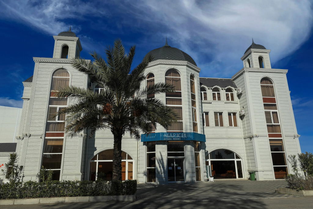 Курортный отель Maricel Astara Resort